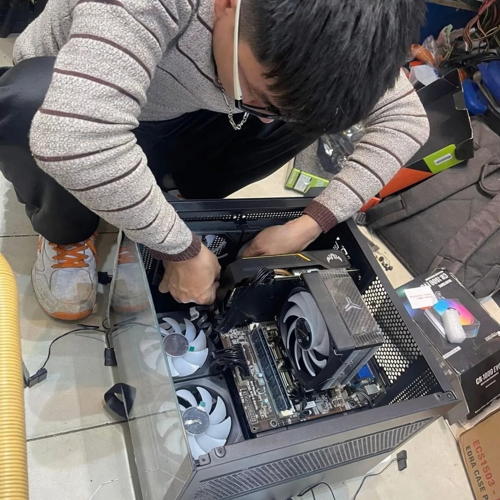 Dịch vụ nâng cấp linh kiện máy tính tại đồng xoài - uy tín, chất lượng 7 Đội Ngũ Kỹ Thuật Viên Khang Vinh Nâng Cấp Linh Kiện Chuyên Nghiệp