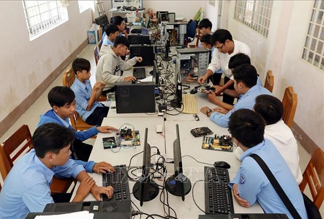 Kỹ Thuật Viên Khang Vinh Sửa Máy Tính Tại Đồng Xoài