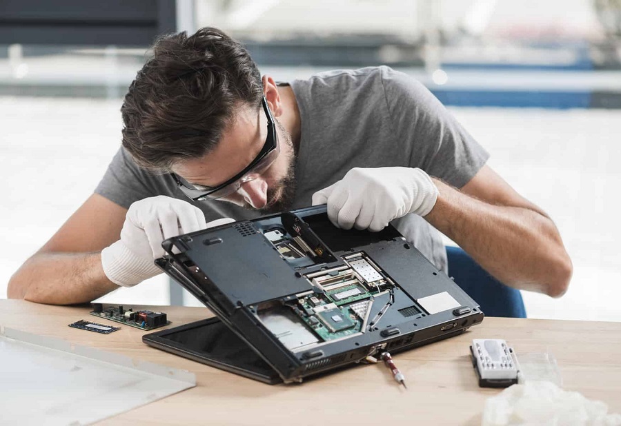 Dịch vụ thay màn hình laptop - uy tín, chuyên nghiệp tại đồng xoài 8 Đội Ngũ Kỹ Thuật Viên Khang Vinh Chuyên Nghiệp Tại Đồng Xoài